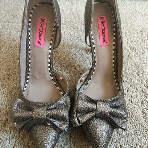 Betsy Johnson Pumps glitter gold
